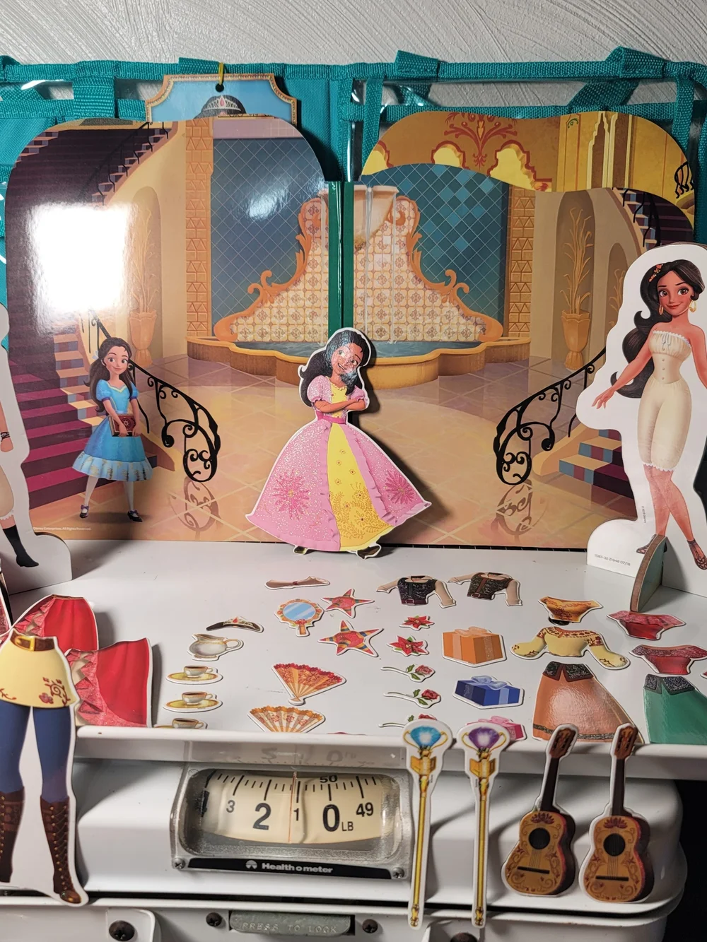 LN. Disney 2018 Elena of Avalor Magnetic Dress-Up Wooden Dolls with Carry Bag